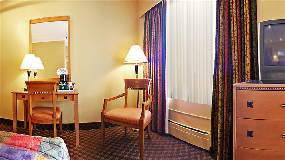 Howard Johnson By Wyndham Vancouver Downtown Exteriör bild